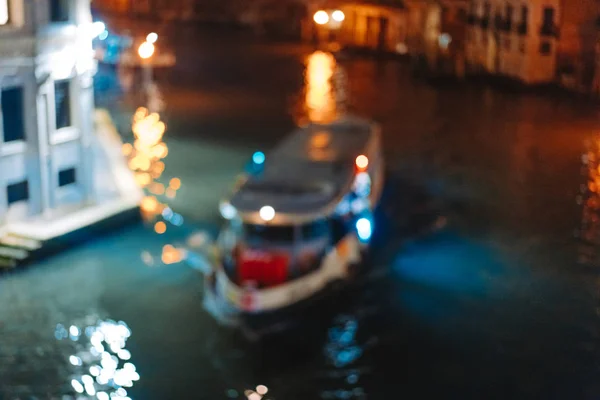 Vue sur le canal la nuit. Venise, Italie — Photo