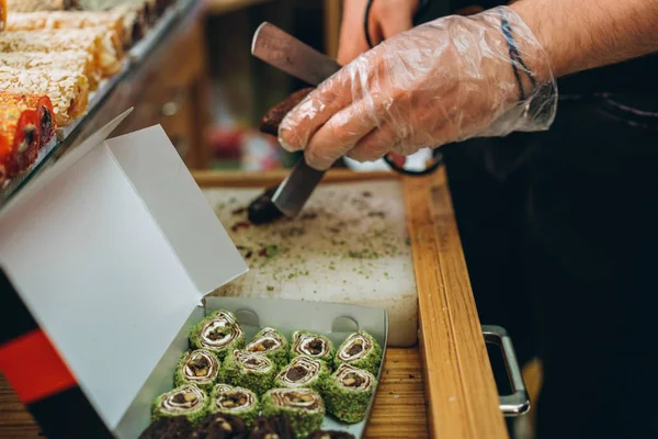 Dulces turcos en el bazar egipcio. Estambul . — Foto de Stock