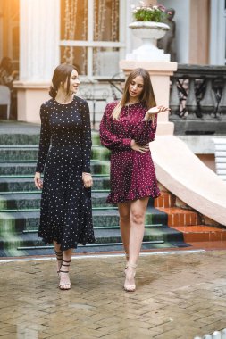 Restoranda iki arkadaş