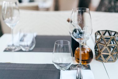 Tablo yaz restoranın ziyaretçiler için bekliyor