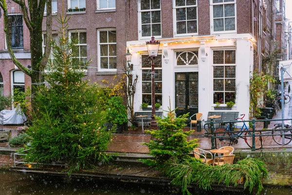 Amsterdam street, regenachtige dag — Stockfoto