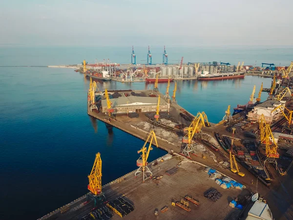 Puerto marítimo desde una vista panorámica. Odessa, Ucrania — Foto de Stock