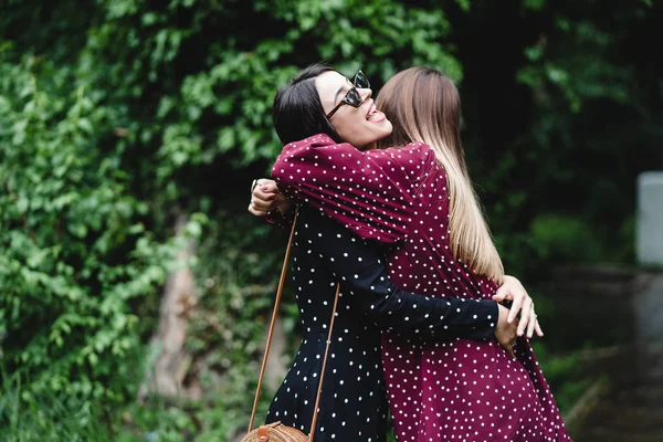 Due amici nel parco — Foto Stock