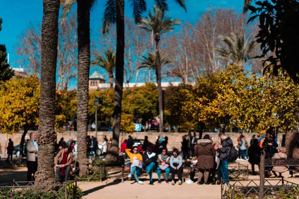 Mensen zijn rust in het park — Stockfoto