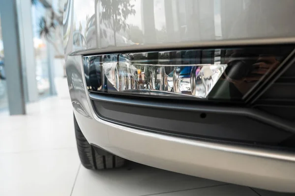 Faro antiniebla coche de nuevo coche blanco de cerca — Foto de Stock