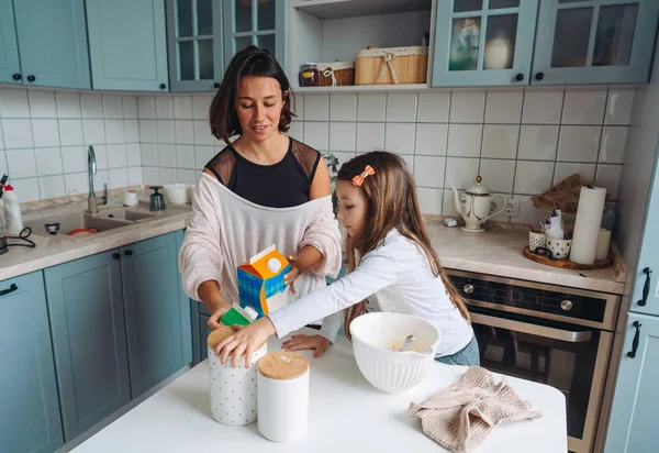 Happy family cook together in the kitchen — Stock Photo, Image