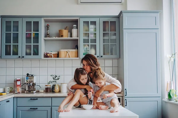 Happy family having fun in the kitchen — Stock Photo, Image