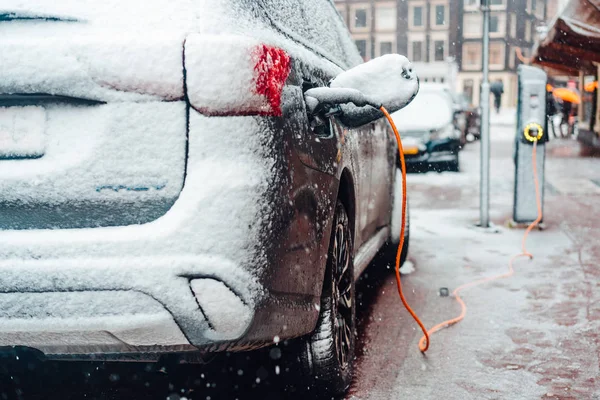 Kışın şarj elektrikli araç soketi