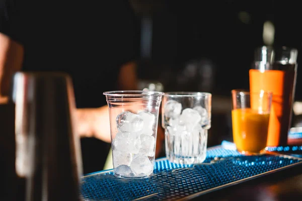 On the bar stand two glasses of ice. — Stock Photo, Image