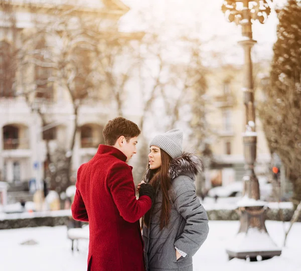 A young guy and a girl are hugging each other — Stock Photo, Image