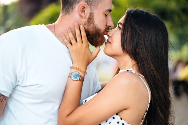 Handsome guy and beautiful girls kissing in the park — Stock Photo, Image