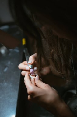 Kız ana metal plaka ev atölye işler