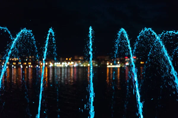 A stream of a fountain. Evening city. — Stock Photo, Image