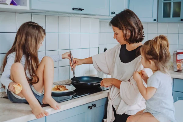 Happy family cook together in the kitchen — Stock Photo, Image