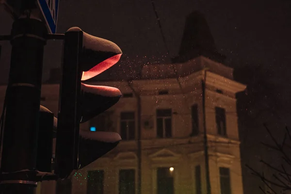 雪夜的交通灯 — 图库照片