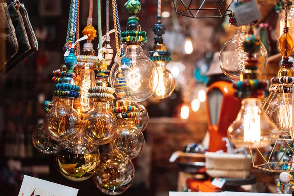 De winkel is ingericht met elektrische lampen — Stockfoto