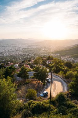 Yüksek dağlardan city göster.