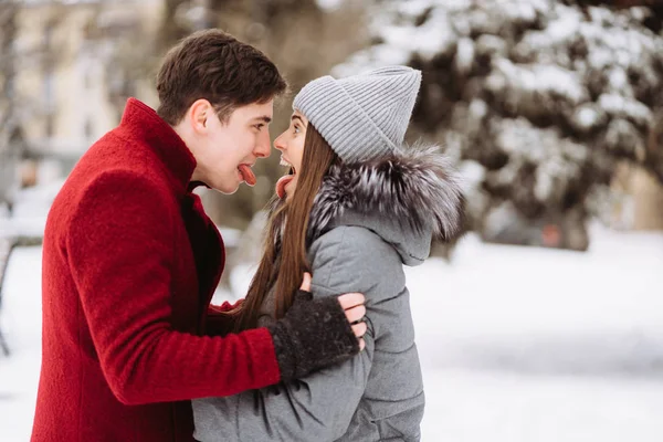 A young guy and a girl are hugging each other — Stock Photo, Image