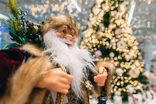 Feliz Papai Noel no fundo da árvore de Natal bokeh . — Fotografia de Stock