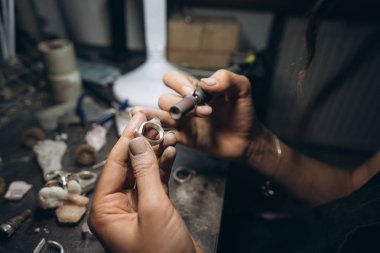 Kız ana metal plaka ev atölye işler