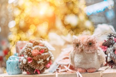 Noel yakın çekim dekoratif yumuşak oyuncak baykuş