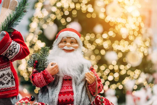 Feliz Papai Noel no fundo da árvore de Natal bokeh . — Fotografia de Stock