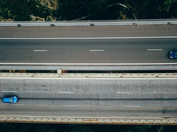 道路的鸟图与汽车 — 图库照片