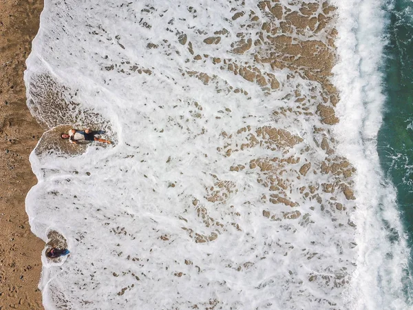Widok z lotu ptaka z latanie Drone ludzi relaks — Zdjęcie stockowe