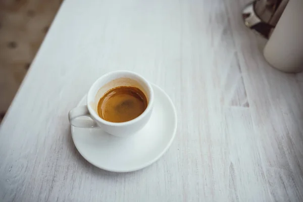 Cup of cappuccino on the white wooden table. — Stock Photo, Image