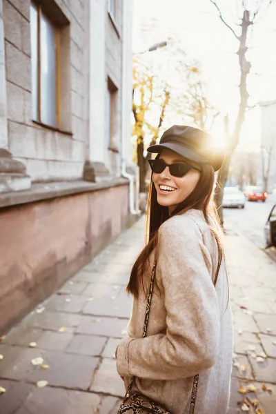 Street portrait of young beautiful fashionable woman — Stock Photo, Image