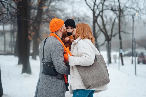 Dad mom and baby in the park in winter — Stock Photo, Image
