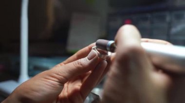 Kız ana metal plaka ev atölye işler