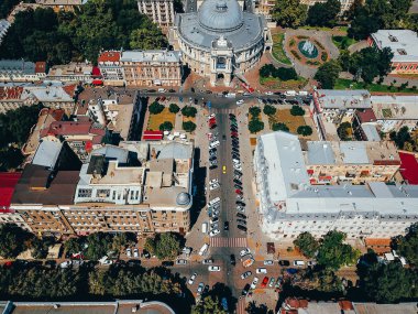 Büyük şehirden kuş bakışı fotoğrafı.