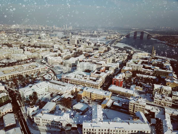 Drohnenaufnahmen aus der Luft. panorama von podil in kiev — Stockfoto