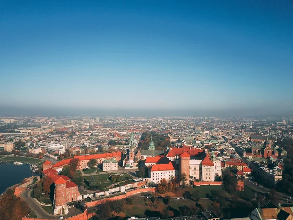 Flygfoto över Krakow, Wawel, det kungliga slottet, Polen, — Stockfoto