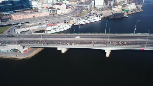 Meia Maratona Nova Poshta Kyiv. 7 de abril de 2019. Kiev. Ucrânia. Vista aérea . — Vídeo de Stock