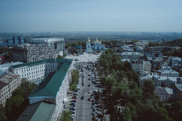 Kijów, Ukraina-maj 2019. Panoramiczny widok z lotu ptaka na katedrę św Michała. — Zdjęcie stockowe