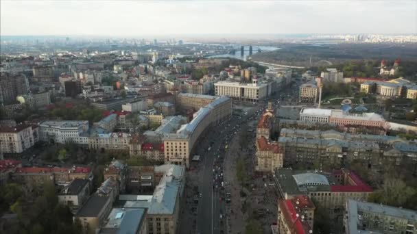 Vista superior do Khreshchatyk no dia ensolarado . — Vídeo de Stock
