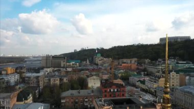 Açık güneşli havalarda Kiev havadan görünümü