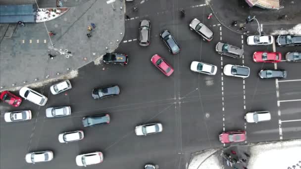 Улица большого города с высоты птичьего полета — стоковое видео