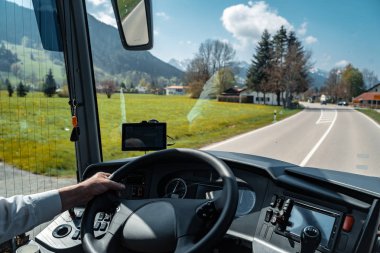 Otobüsün sürücü penceresinden görüntüle