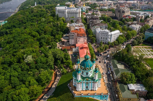 Vista aérea de la iglesia de San Andrés desde arriba — Foto de Stock