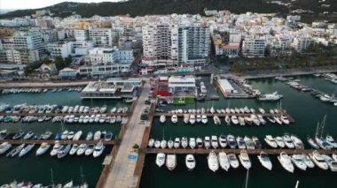 Yatlar havadan manzaralı koy güzel görünümü