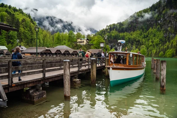 Scenic view on Konigssee Lake with wooden pier with moored touristic ship — Stock Photo, Image