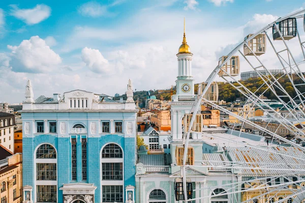 乌克兰基辅Kontraktova广场的Ferris Wheel 。 2019年8月23日 — 图库照片