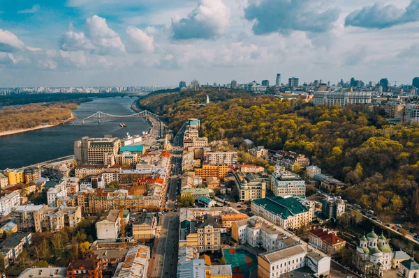 Vista del terrapieno del Dnieper, stazione fluviale — Foto Stock