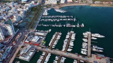 Yatlar havadan manzaralı koy güzel görünümü