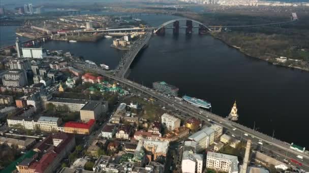 Vista aérea de Kiev en claro tiempo soleado — Vídeos de Stock