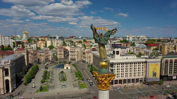 30.05.2020 Kiev Ukrayna. Meydan Nezalezhnosti 'nin hava fotoğrafı.