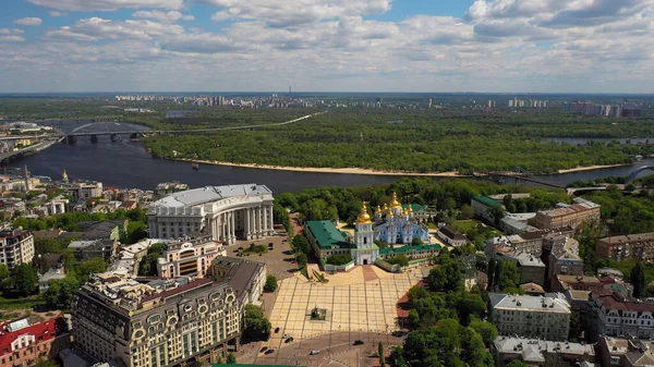 Vista aérea de la Plaza Sofía y la Plaza Mykhailivska — Foto de Stock